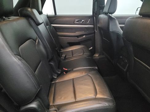 Used 2018 Ford Explorer XLT w/ Equipment Group 202A image 19