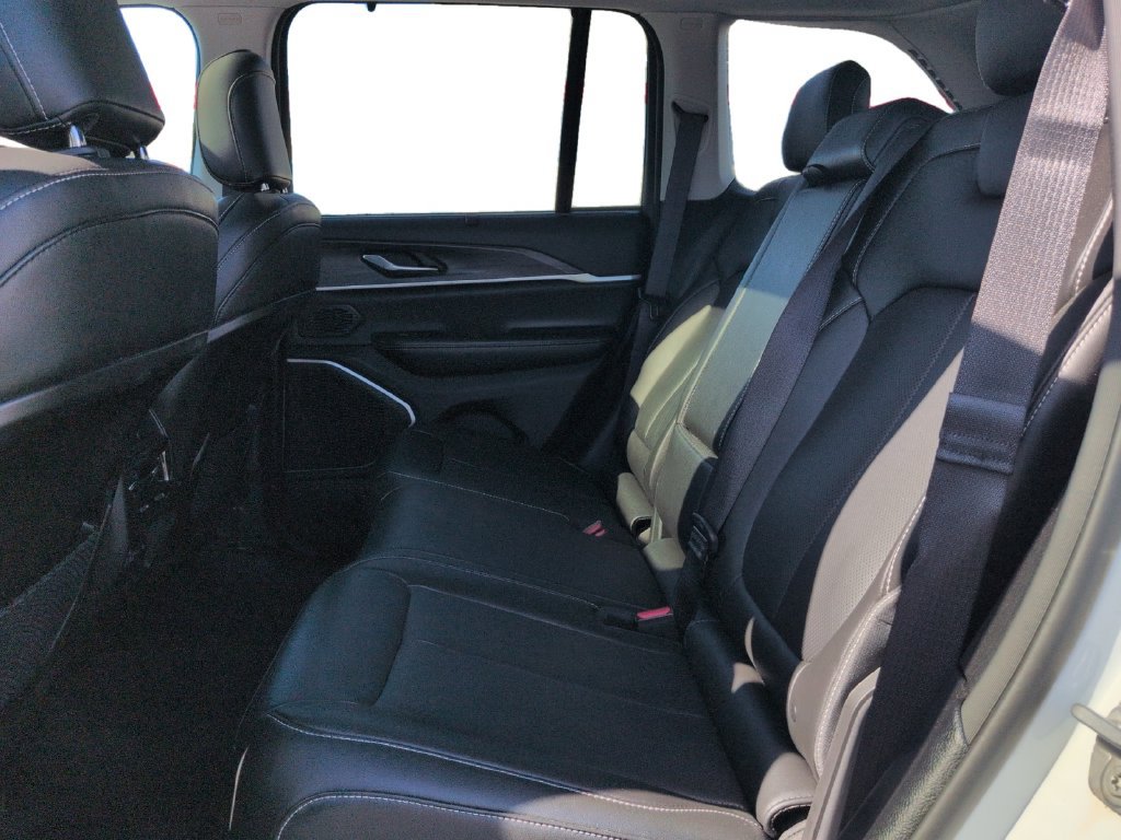 Used 2023 Jeep Grand Cherokee 4WD 4xe w/ Luxury Tech Group II image 26