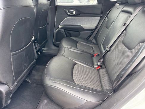 Used 2025 Jeep Compass Latitude AWD/4WD image 8