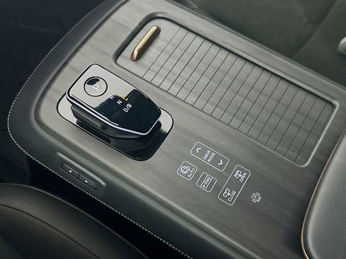 Used 2023 Nissan Ariya FWD image 25