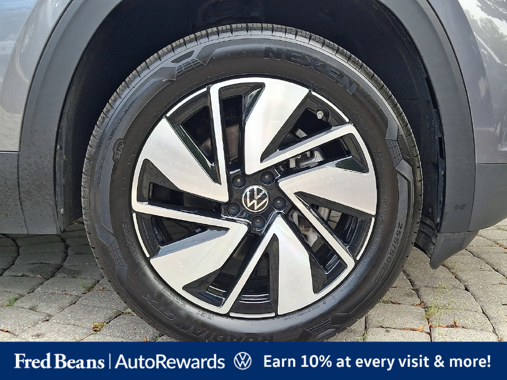 Certified 2025 Volkswagen Atlas SEL AWD/4WD image 9