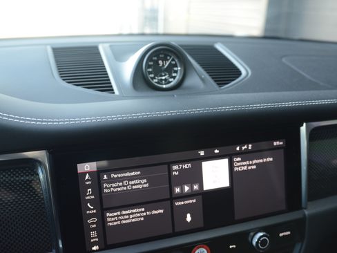 Certified 2026 Porsche Macan Turbo AWD/4WD image 22
