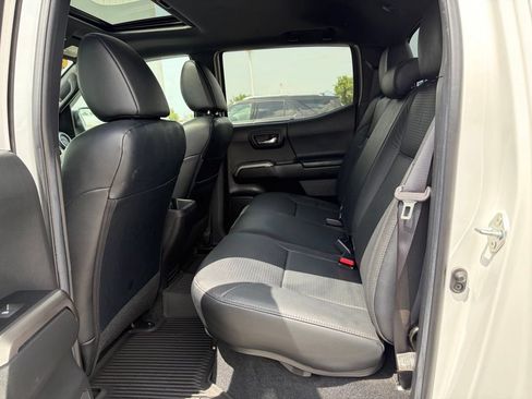 Used 2022 Toyota Tacoma Limited AWD/4WD image 18