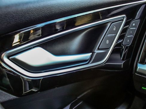 Used 2023 Audi Q4 e-tron Premium Plus w/ Premium Plus image 9