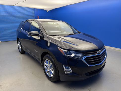 Used 2020 Chevrolet Equinox LT image 2