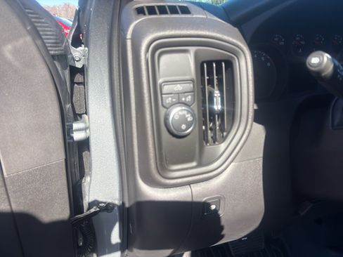 Used 2025 Chevrolet Silverado 1500 W/T image 13