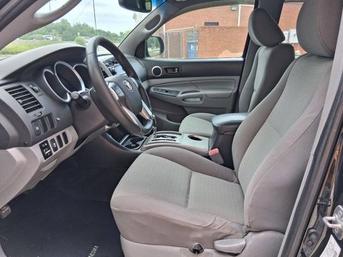 Used 2012 Toyota Tacoma PreRunner w/ SR5 Pkg RWD image 9