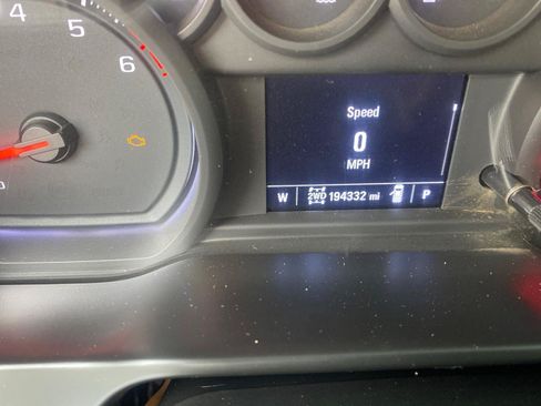 Used 2020 GMC Sierra 2500 4x4 Crew Cab w/ Convenience Package image 8