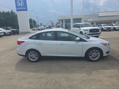 Used 2018 Ford Focus SE FWD image 9
