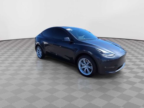 Used 2024 Tesla Model Y Long Range AWD/4WD image 2