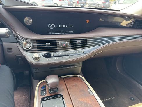 Used 2018 Lexus LS 500 F Sport image 8