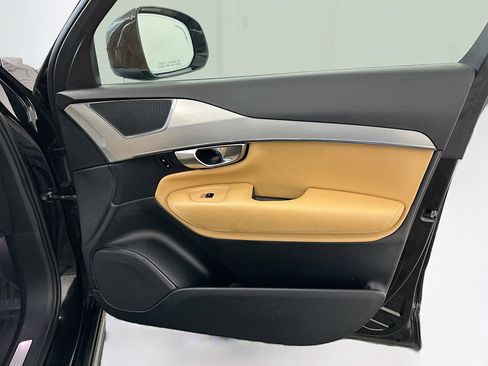 Used 2017 Volvo XC90 T6 Momentum w/ Vision Package image 36