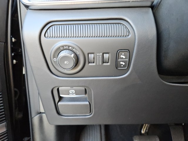 Used 2023 Jeep Grand Wagoneer Series III w/ Rear Seat Video Group 1 AWD/4WD image 27