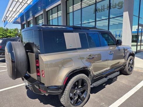 Used 2024 Land Rover Defender 110 X-Dynamic SE image 7