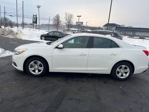 Used 2016 Chevrolet Malibu LT image 2