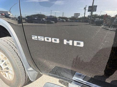 Used 2025 Chevrolet Silverado 2500 LT w/ Convenience Package AWD/4WD image 9