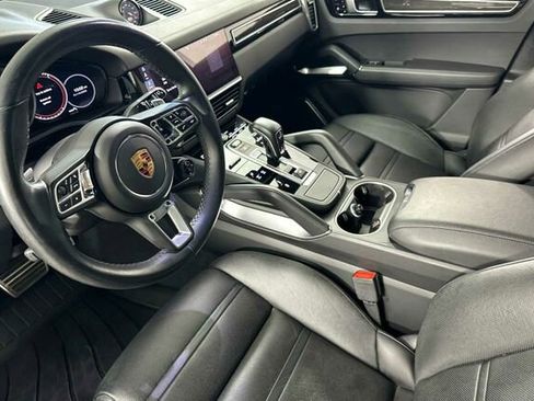 Used 2019 Porsche Cayenne Turbo image 10