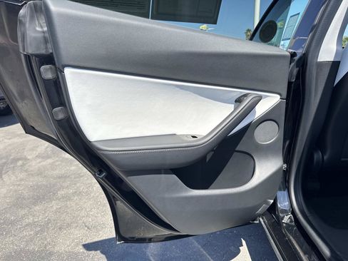 Used 2021 Tesla Model Y 2WD image 23