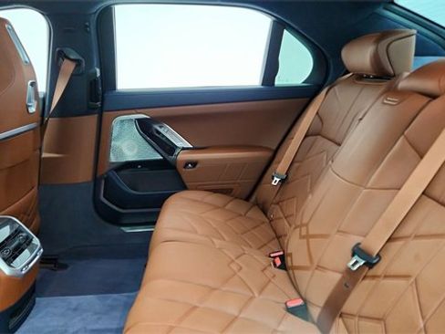 Used 2023 BMW i7 xDrive60 image 29