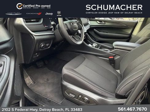 Used 2025 Jeep Grand Cherokee Laredo X w/ Luxury Tech Group I RWD image 12