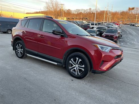 Used 2017 Toyota RAV4 LE image 6