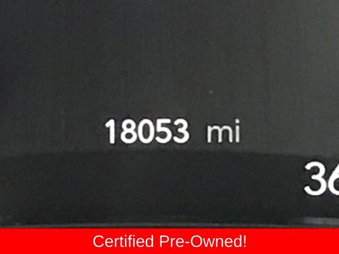 Used 2025 Chrysler Pacifica Limited image 16