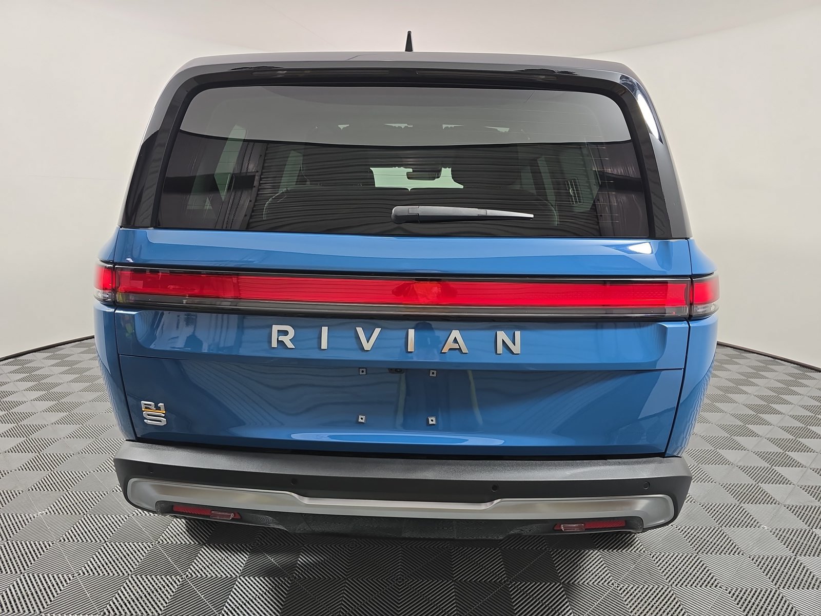 Used 2023 Rivian R1S Launch Edition Quad AWD/4WD image 4