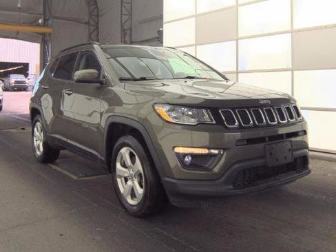 Used 2018 Jeep Compass Latitude w/ Popular Equipment Group AWD/4WD image 3