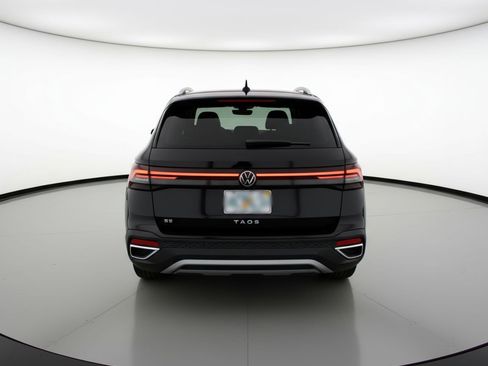 Used 2025 Volkswagen Taos SE image 6