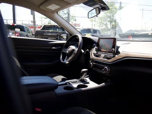 Used 2025 Nissan Altima 2.5 SV FWD image 20