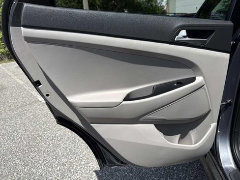 Used 2021 Hyundai Tucson SE FWD image 12