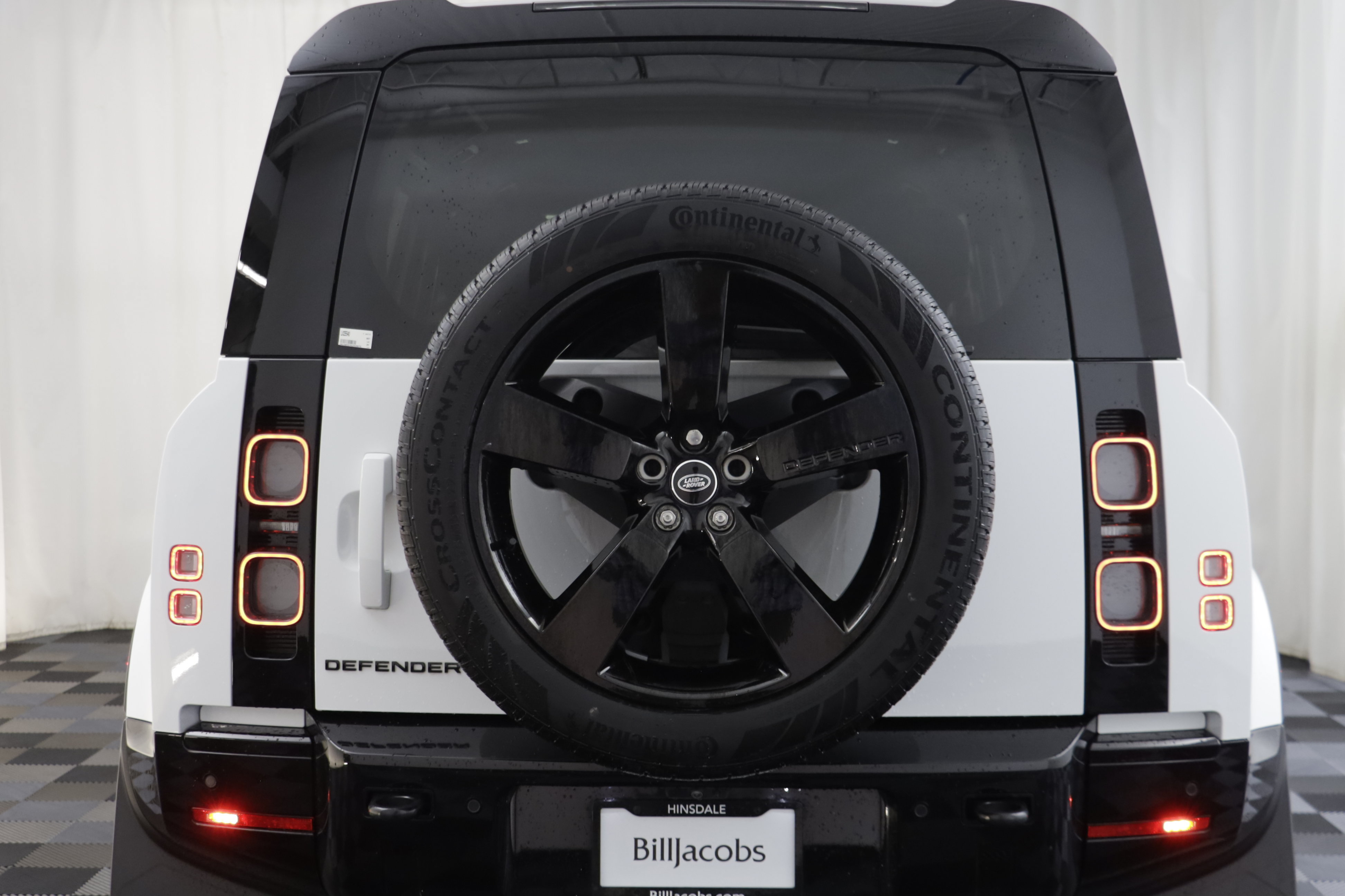 Certified 2025 Land Rover Defender 110 V8 AWD/4WD image 17