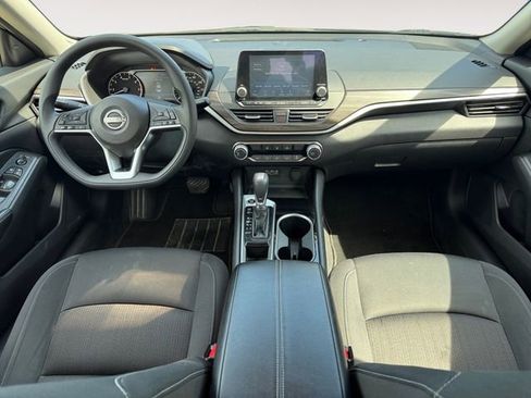 Used 2024 Nissan Altima 2.5 SV FWD image 10