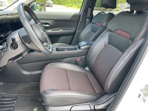 Certified 2025 Nissan Kicks SR AWD/4WD image 7