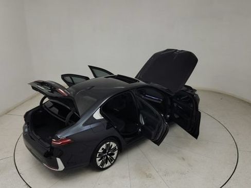 Used 2024 BMW i5 eDrive40i w/ M Sport Package RWD image 35