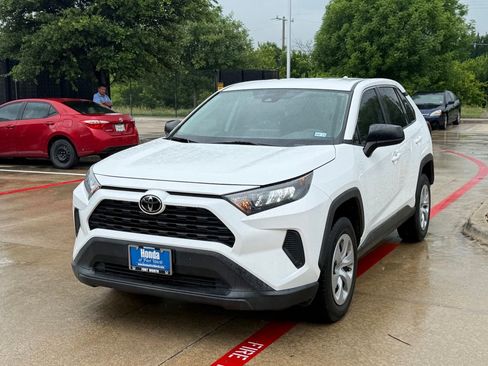 Used 2022 Toyota RAV4 LE FWD image 1