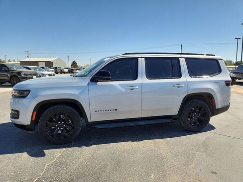 Used 2024 Jeep Wagoneer Series II image 2