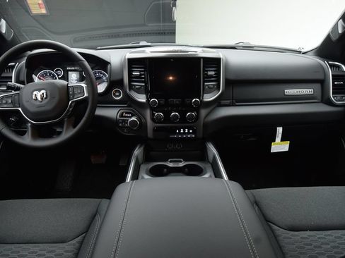 New 2026 RAM 1500 4x4 Crew Cab image 27
