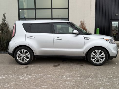 Used 2016 Kia Soul + image 5