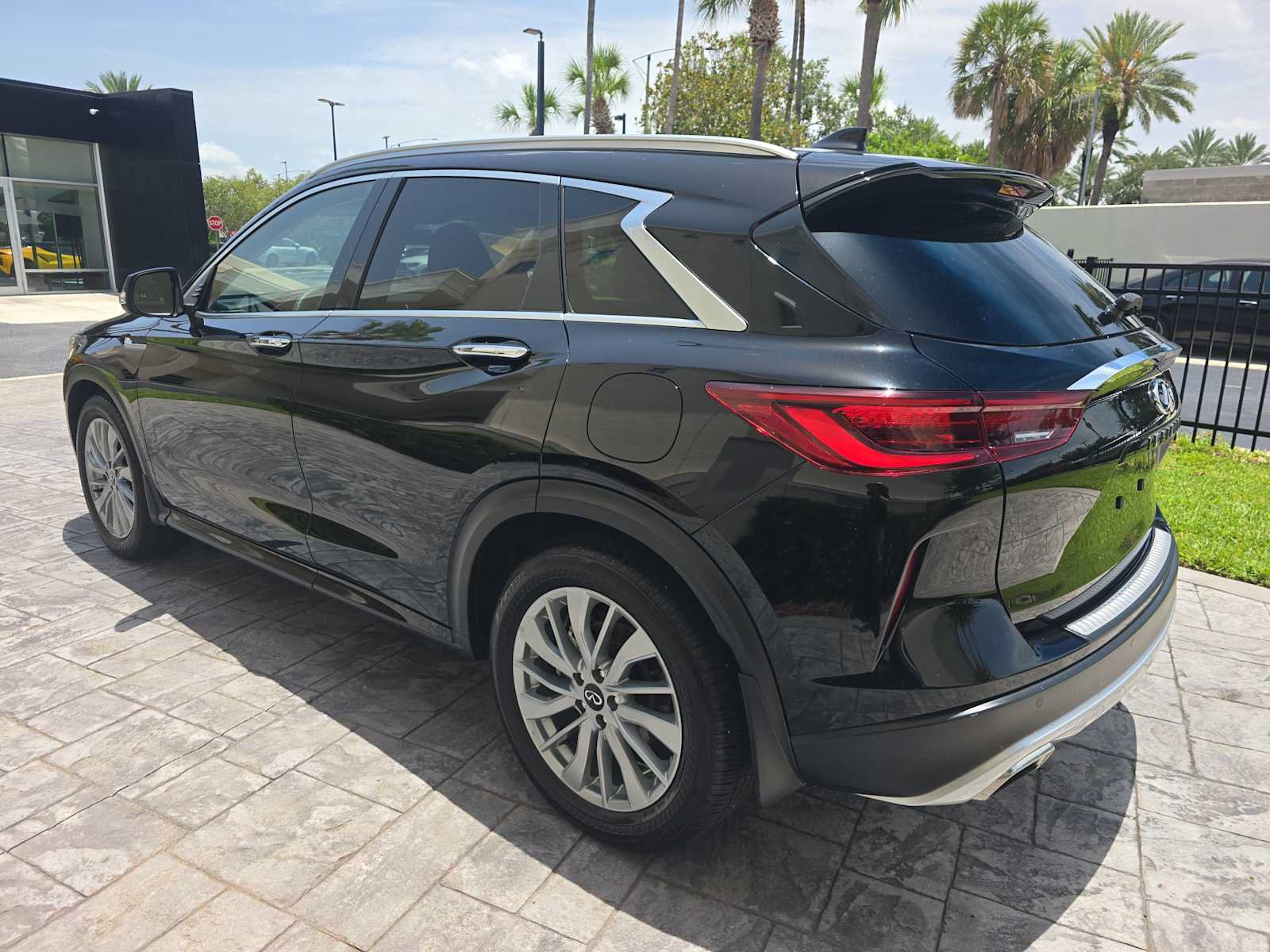 Used 2023 INFINITI QX50 Luxe FWD image 6