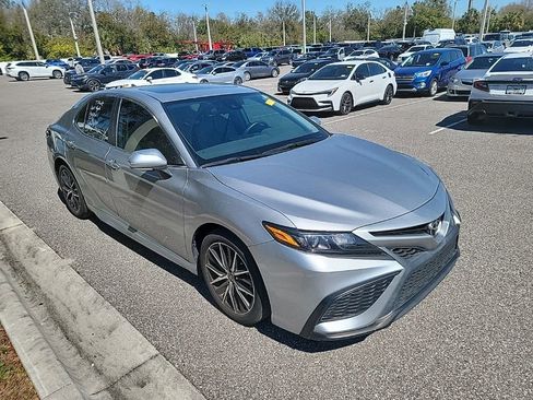 Used 2021 Toyota Camry SE image 2