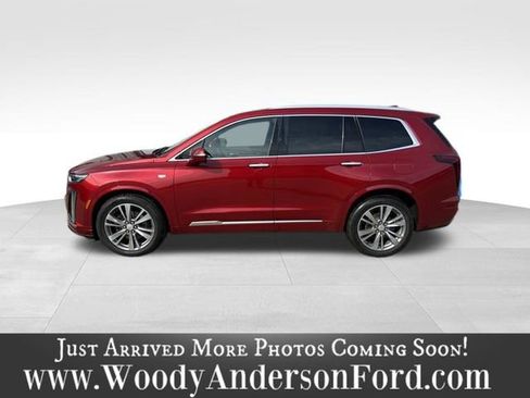 Used 2021 Cadillac XT6 Premium Luxury FWD image 3