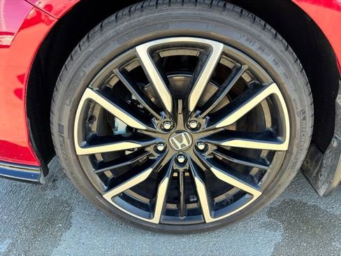 Used 2025 Honda Accord Touring image 9