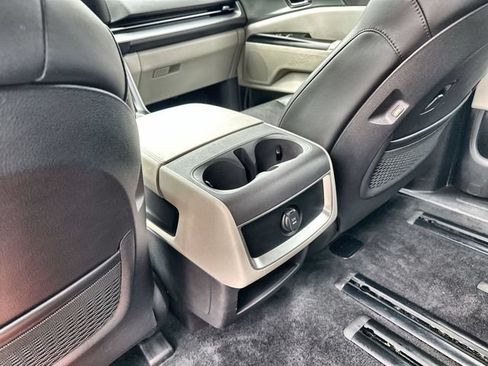 Used 2023 Kia Carnival LX FWD image 23