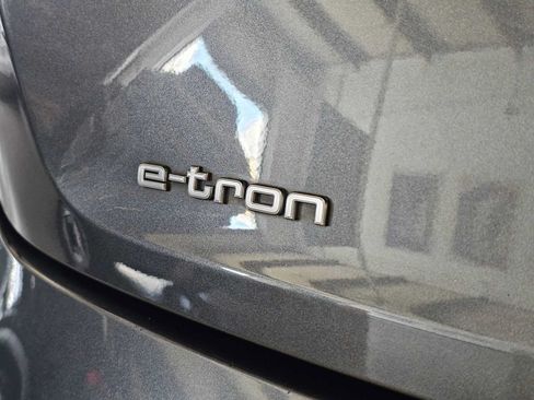 Used 2023 Audi e-tron Prestige w/ Prestige Package AWD/4WD image 15