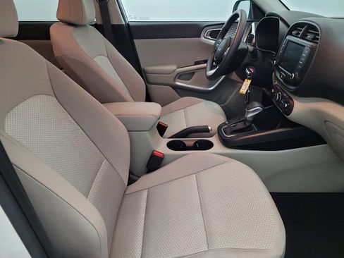 Used 2025 Kia Soul LX image 21