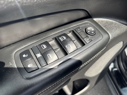 Used 2017 Jeep Grand Cherokee Limited AWD/4WD image 5
