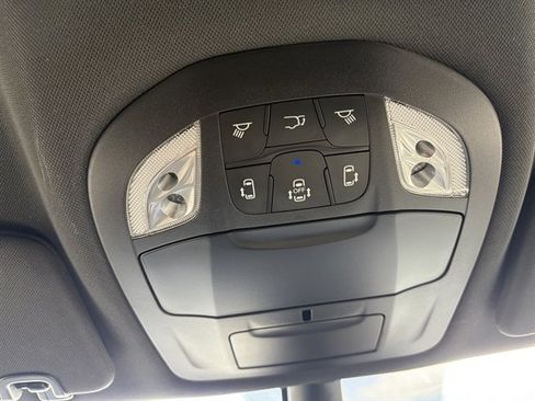 Used 2025 Chrysler Pacifica Select FWD image 43