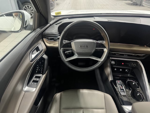 Used 2025 Audi Q5 Premium w/ Convenience Package AWD/4WD image 13