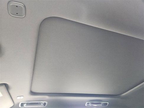 Used 2025 Land Rover Range Rover Sport image 26